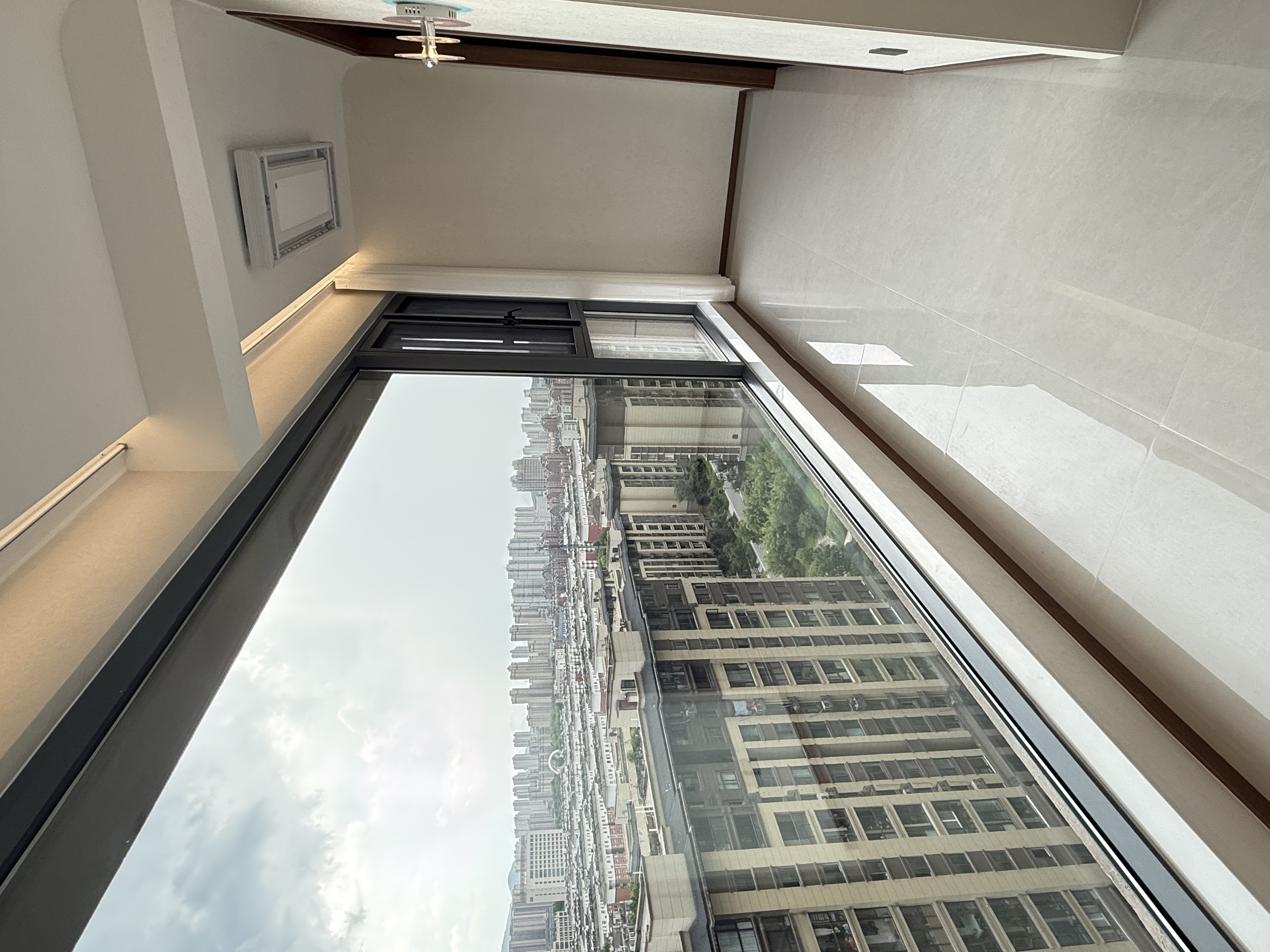 明发城市之光127㎡三房两卫精装拎包入住